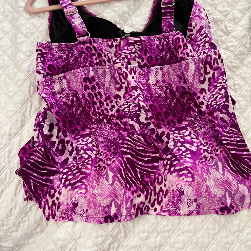 Vivacious violet Simply Fit tankini top 3X like new only worn once.